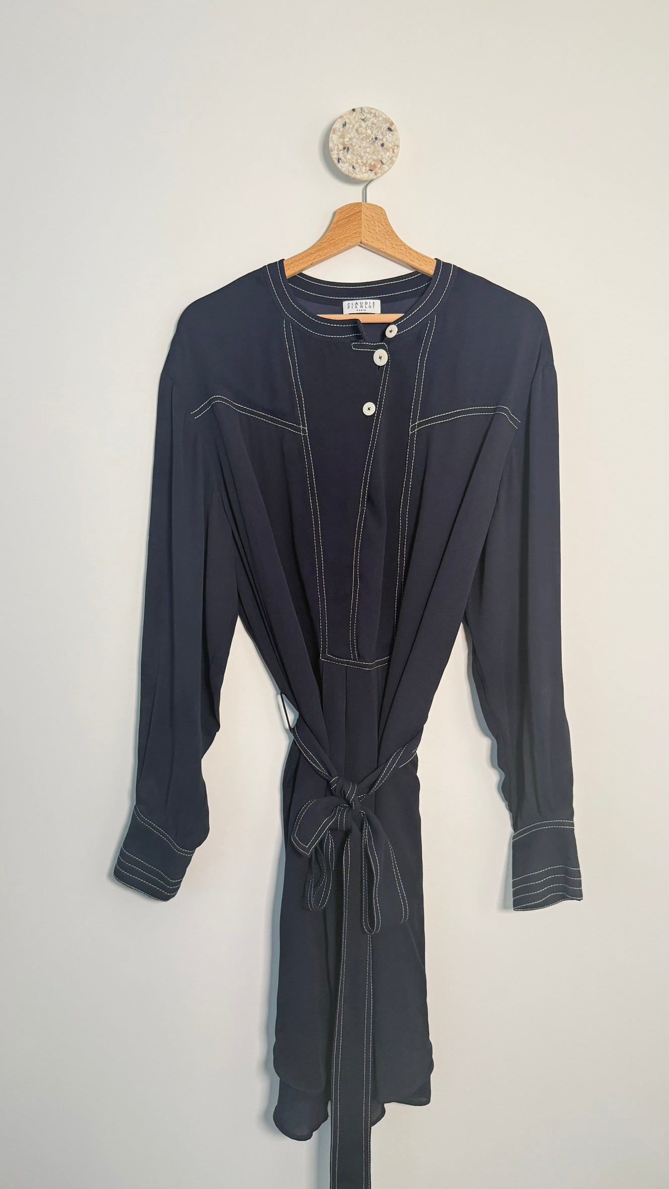 CLAUDIE PIERLOT - Robe fluide ceinturée à surpiqûres contrastées T38