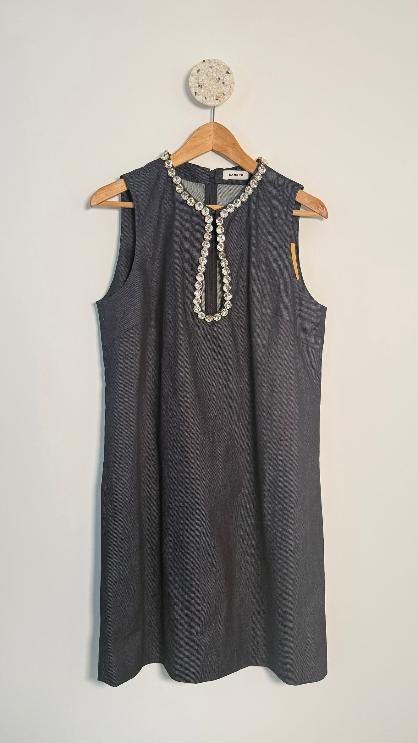 SANDRO - Robe jean et détails bijoux T40