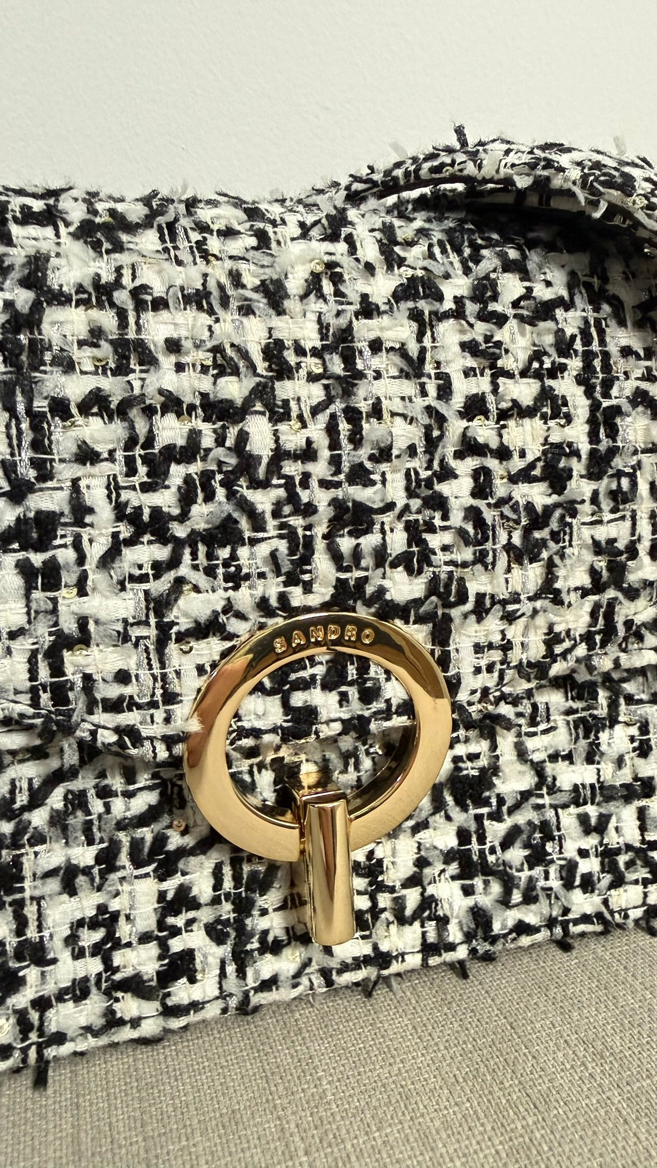 SANDRO - Sac YZA état neuf en tweed noir et écru détails strass