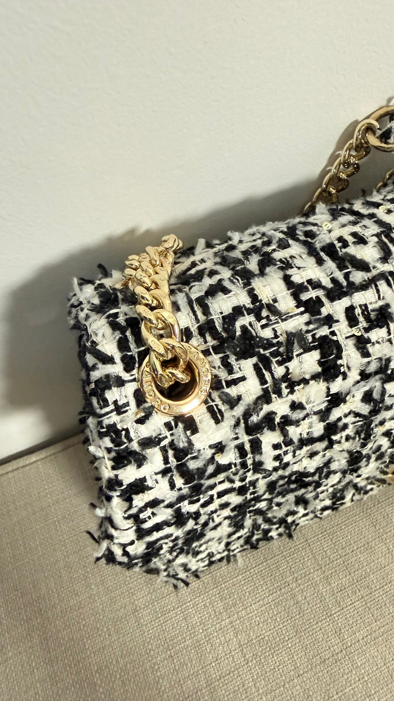 SANDRO - Sac YZA état neuf en tweed noir et écru détails strass
