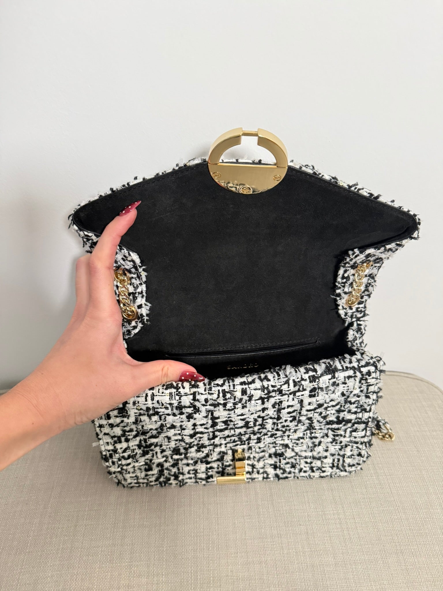 SANDRO - Sac YZA état neuf en tweed noir et écru détails strass
